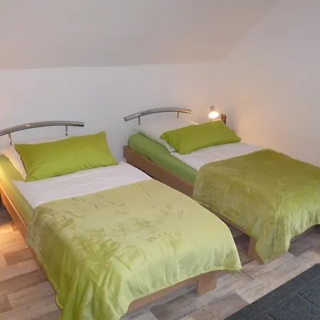 Uni Apartament