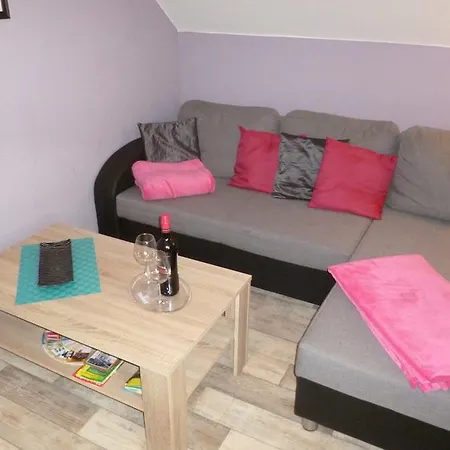Uni Apartament *